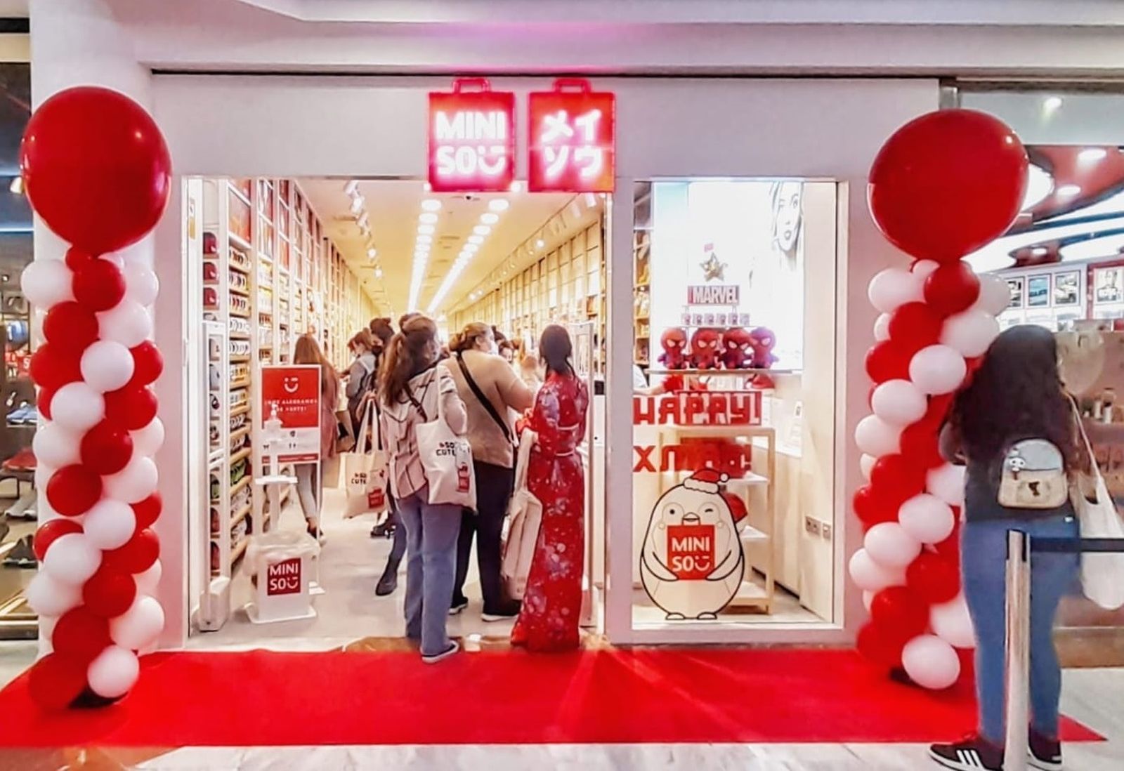Inauguración de la tienda Miniso en Bahía Sur.