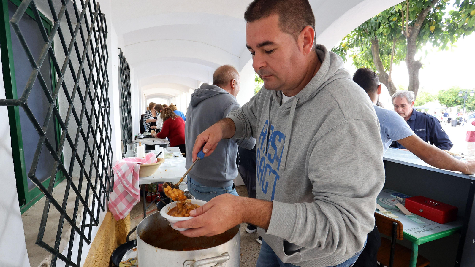 Estella celebra con éxito el II Día del ajo campero y del mosto