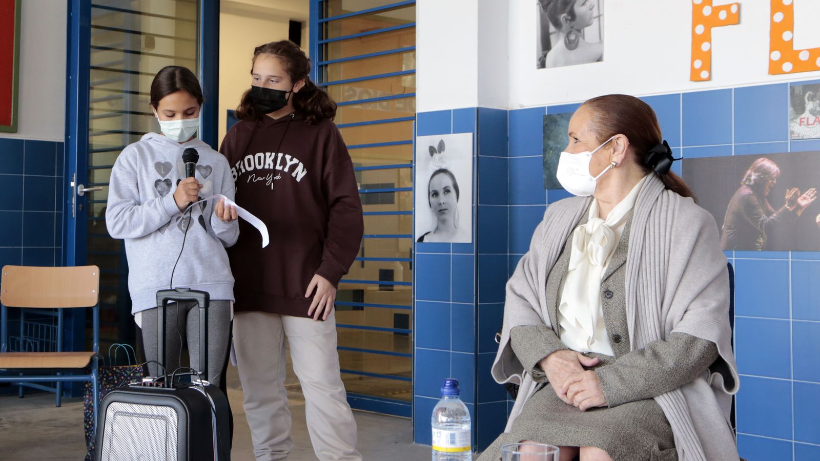 Angelita Gómez visita por el día del flamenco el colegio San Juan de Dios