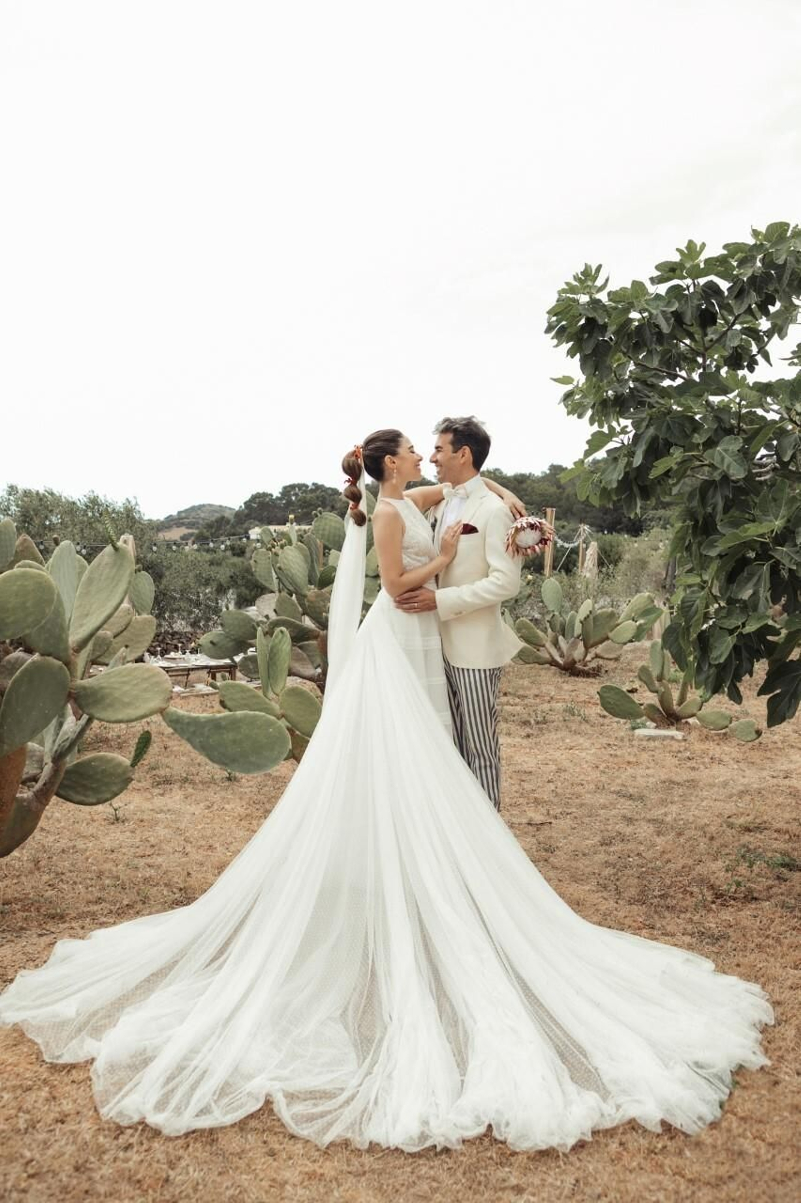 Candela Serrat y Daniel Muriel tras su ceremonia nupcial