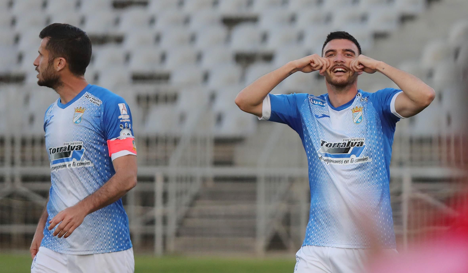 Javi Forján celebra su gol a la Lebrijana en La Juventud.