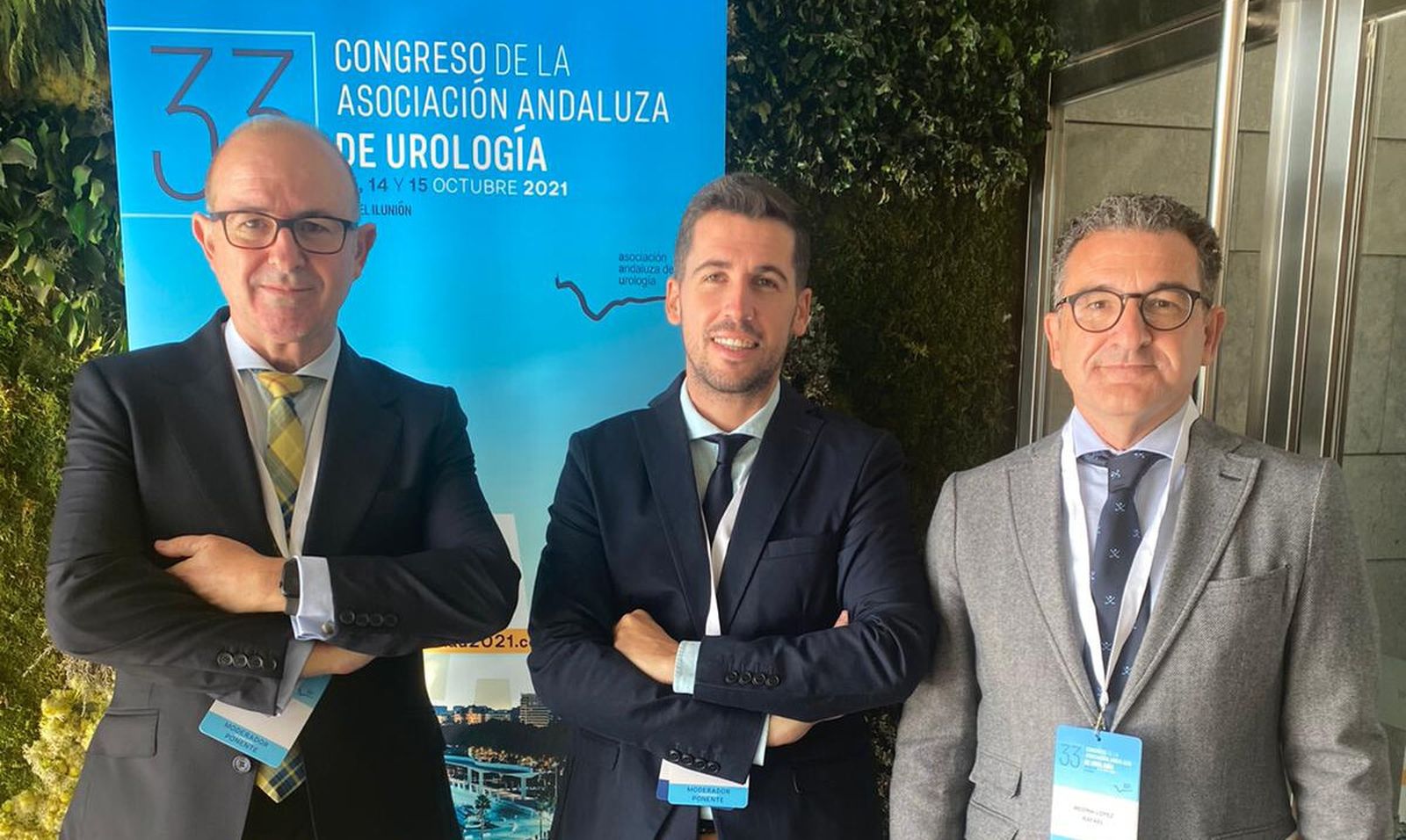 En la imagen aparecen, de izquierda a derecha, los doctores Álvaro Juárez y Juan Pablo Pedraza, del Hospital de Jerez, y Rafael Medina, del Virgen del Rocío