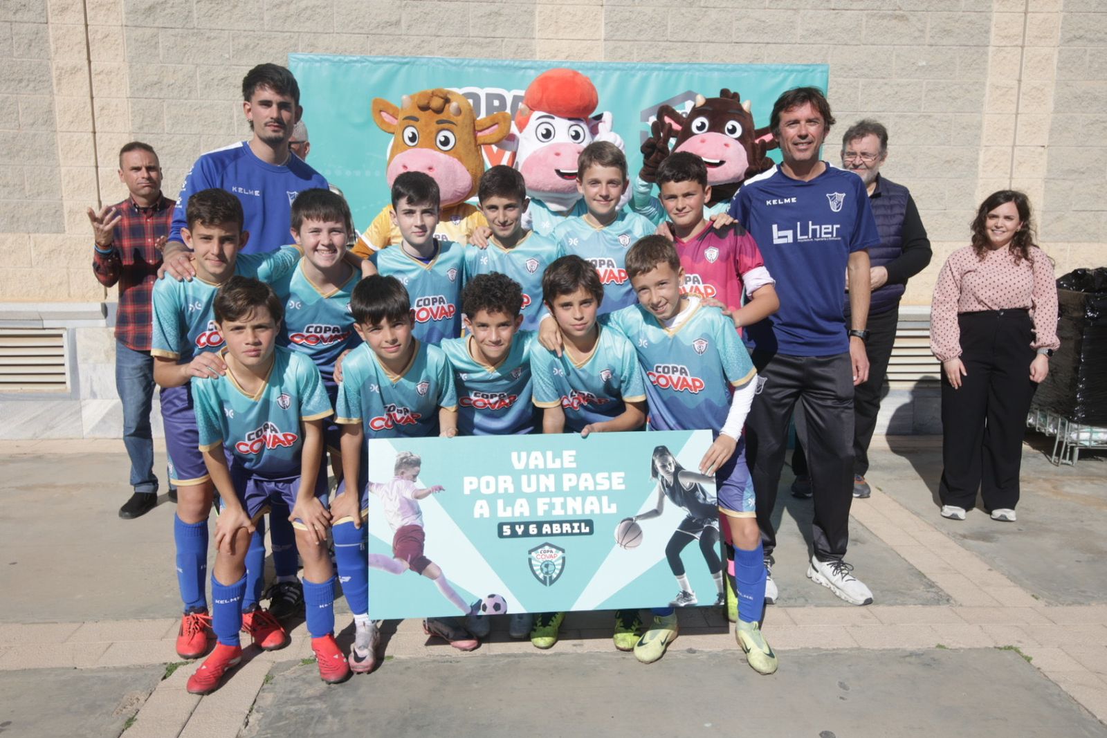 El Polideportivo Aguadulce, ganador en fútbol de la 12ª Copa COVAP celebrada en Huércal de Almería.