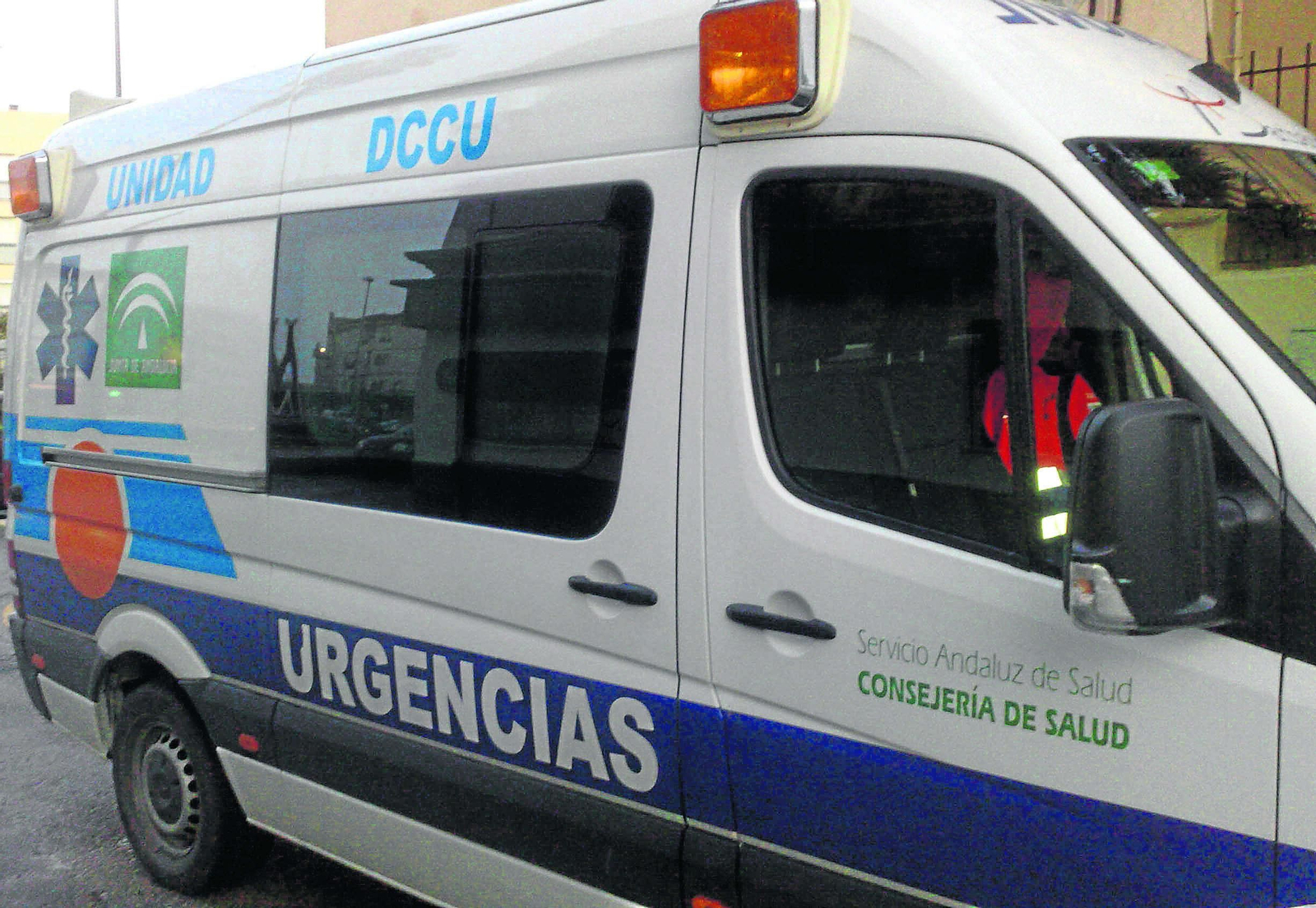 Una ambulancia de los Dispositivos de Cuidados Críticos y Urgencias (DCCU) del Distrito Bahía de Cádiz-La Janda.