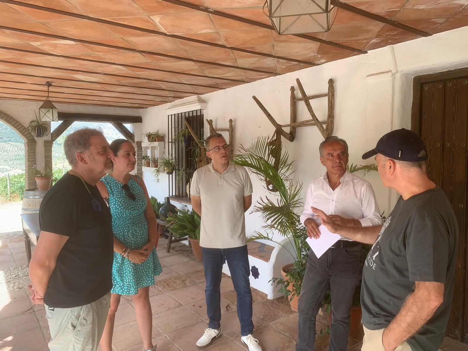 Un momento de la visita a la almazara zahareña.