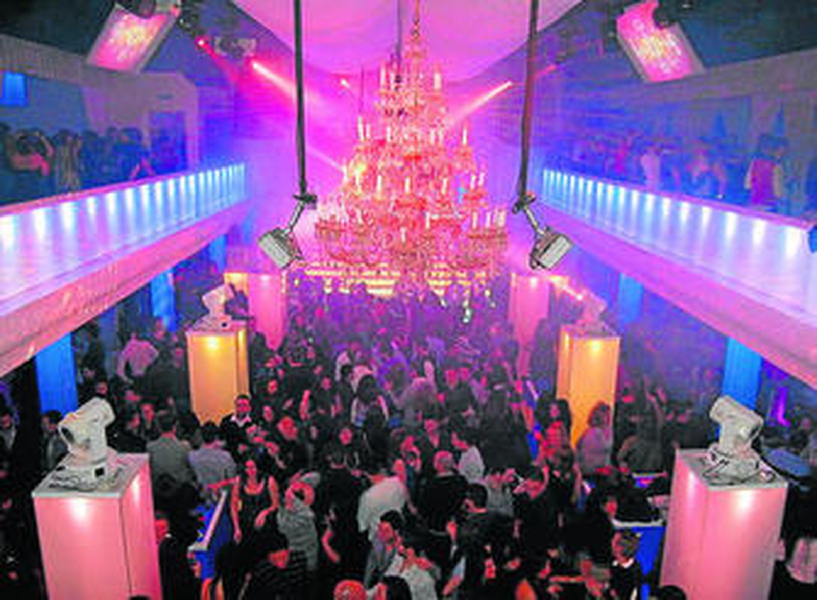 Vannity Sevilla cuenta con varios espacios y diferentes ambientes.