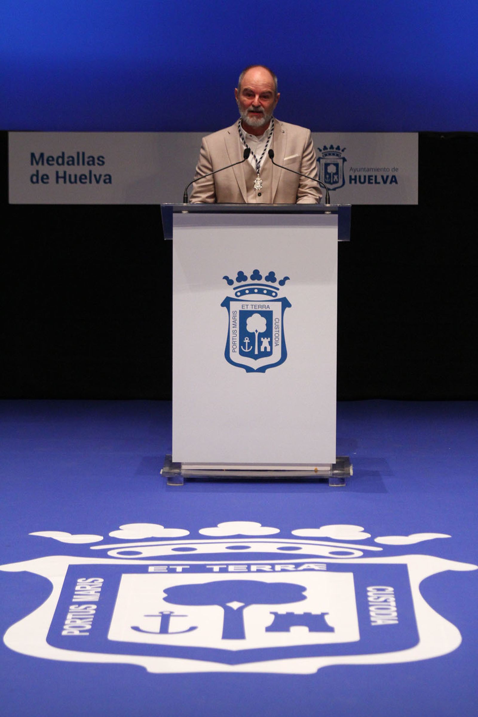 Imágenes de la entrega de las medallas de Huelva