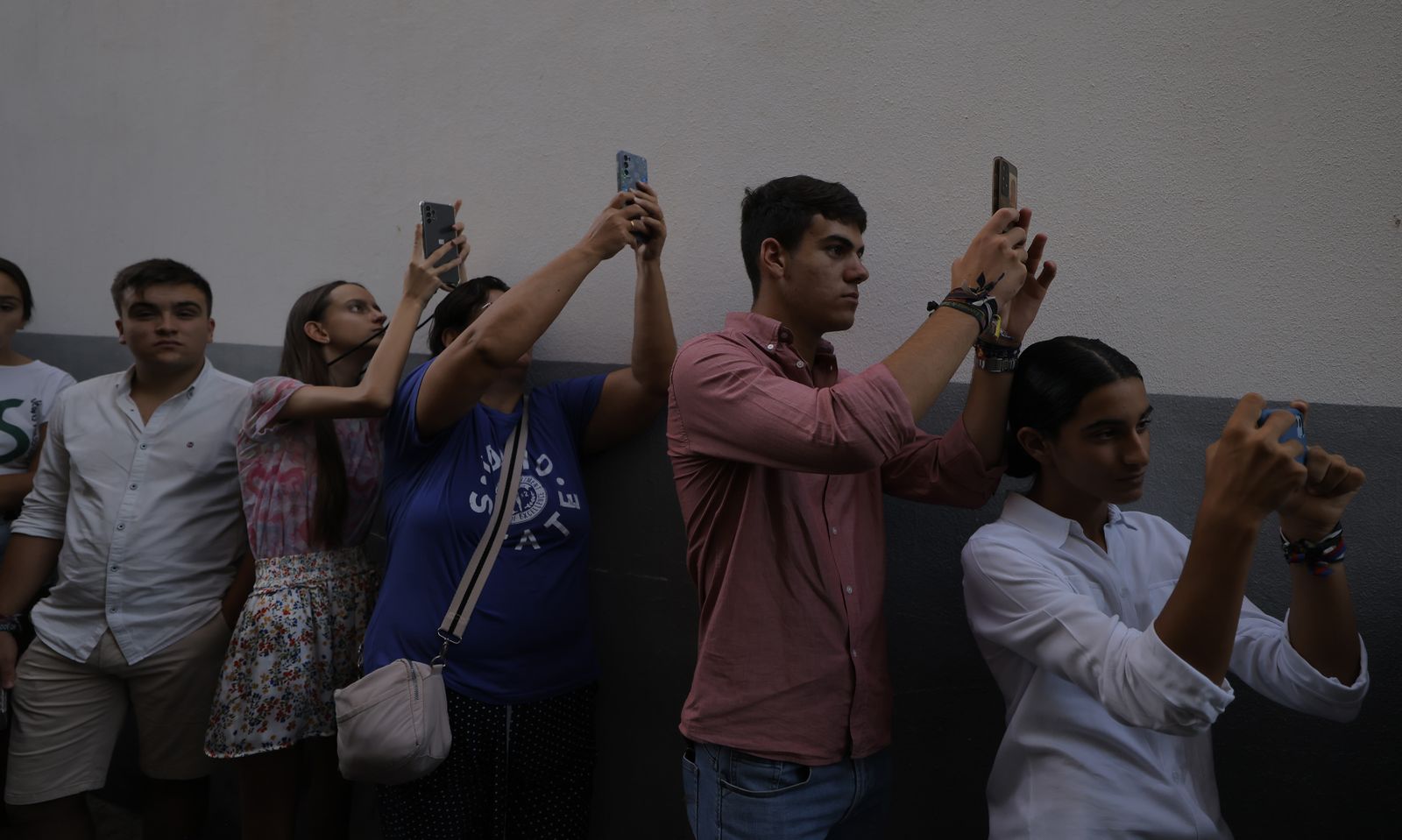 El traslado de los titulares de la Hermandad de la Redención a la iglesia de Santiago, en fotos