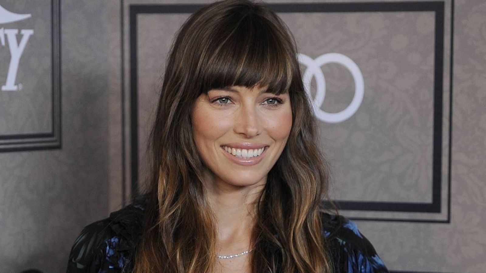 Jessica Biel enmarca su rostro con un flequillo muy tupido. Jessica Biel enmarca su rostro con un flequillo muy tupido.