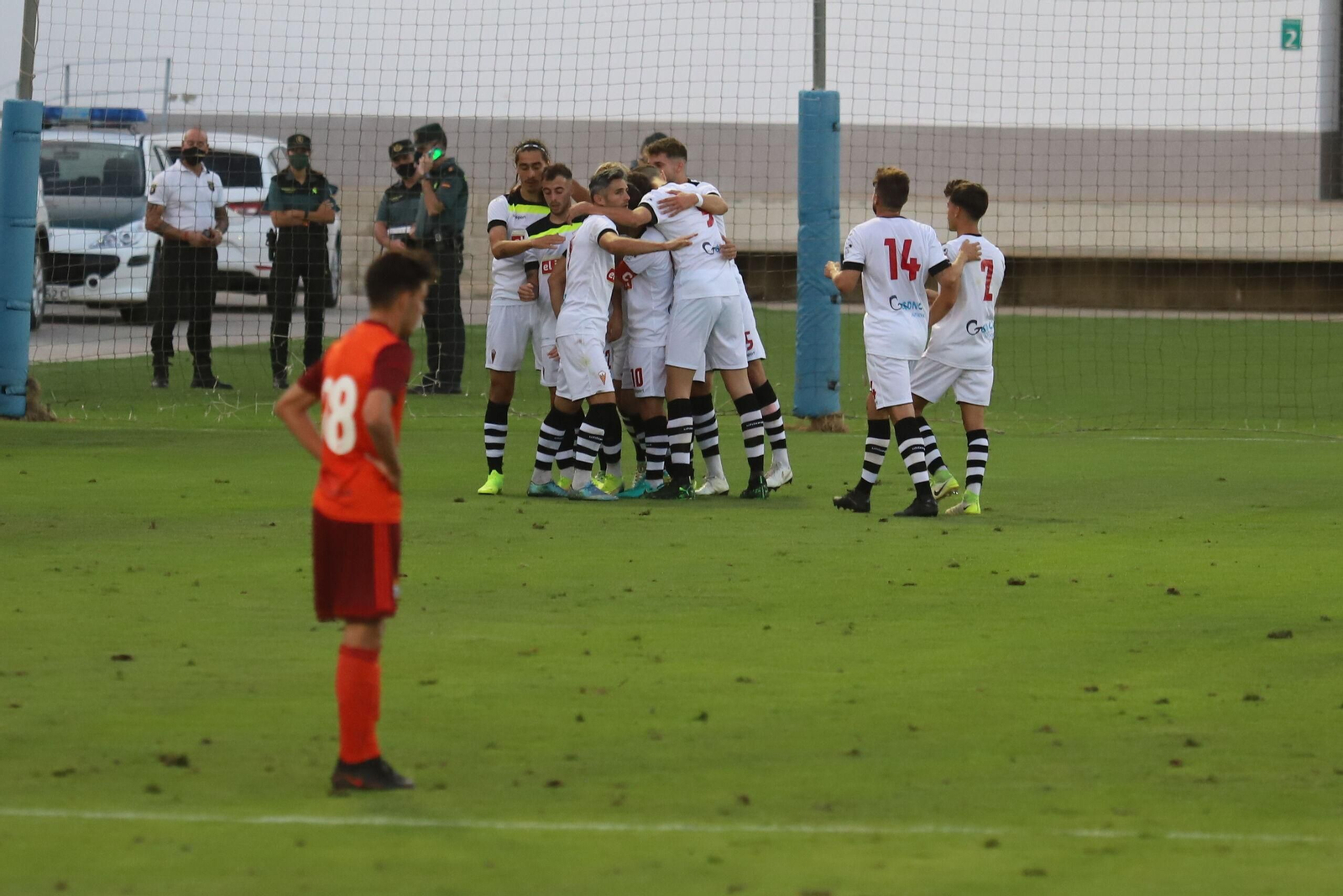 Los jugadores del San Roque celebran el tanto que marcaron ante el Recreativo en pretemporada.