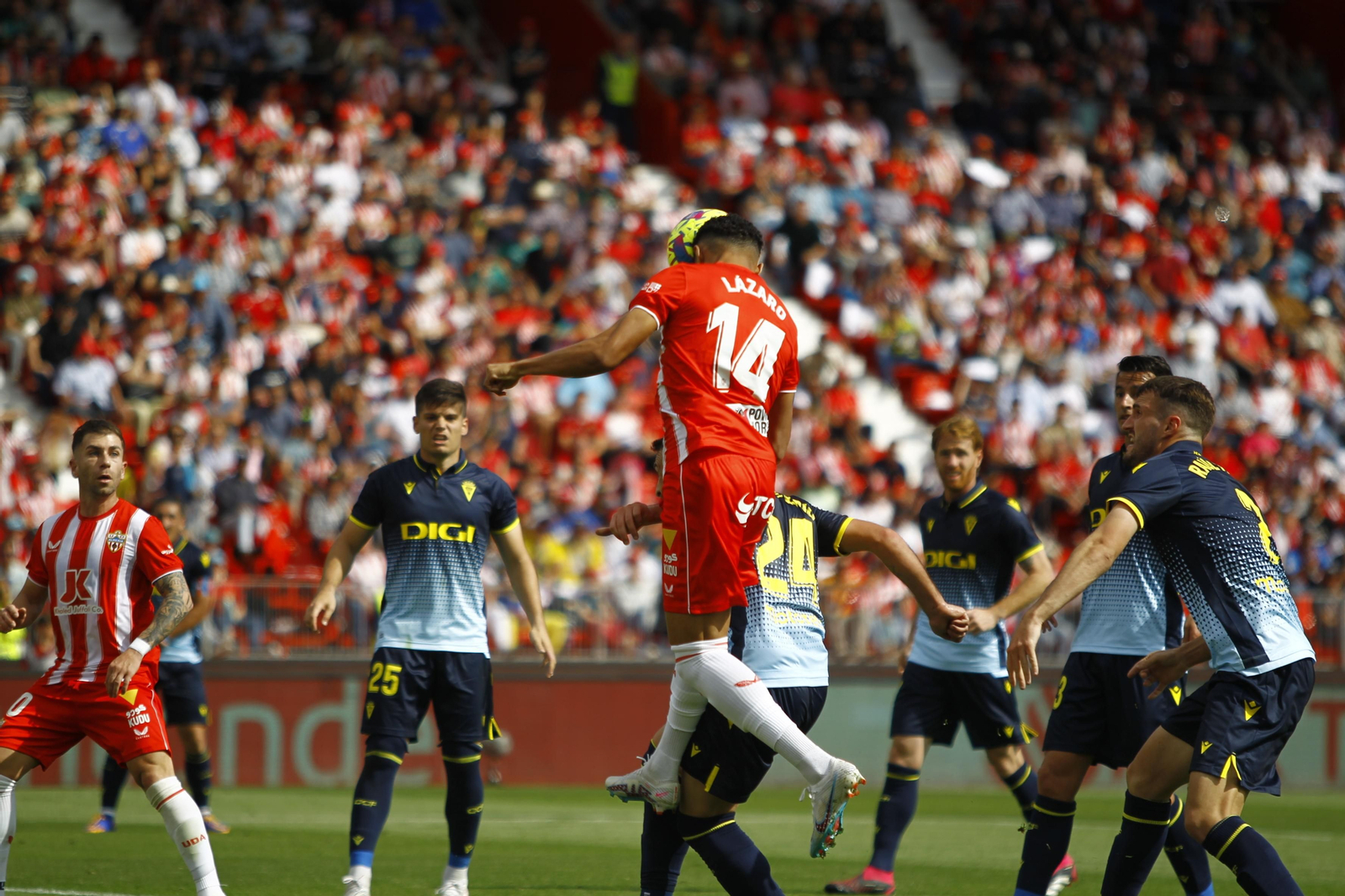 Imágenes del partido de la Liga Santander U.D. Almería-Cádiz C.F.