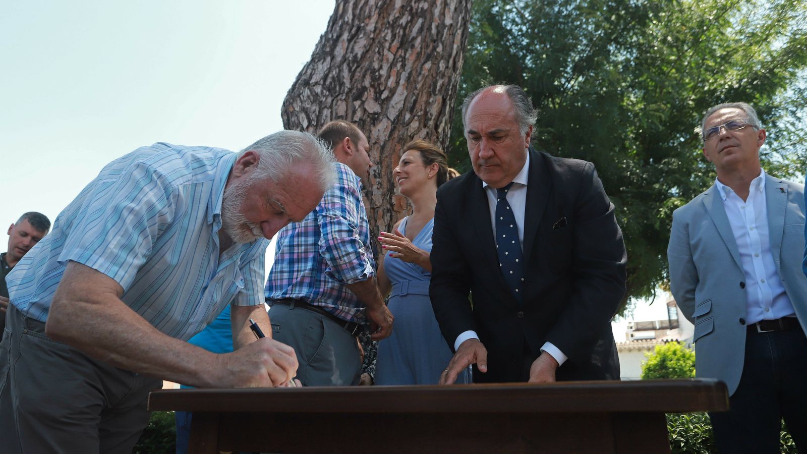Las mejores fotos del viaje reivindicativo de los alcaldes a Ronda en tren