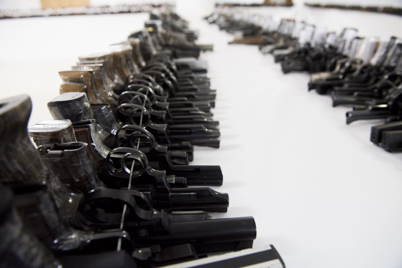 Imágenes de las armas subastadas por la Guardia Civil en Granada