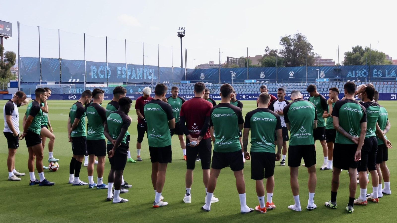 Iván Ania charla con sus jugadores Iván Ania charla con sus jugadores