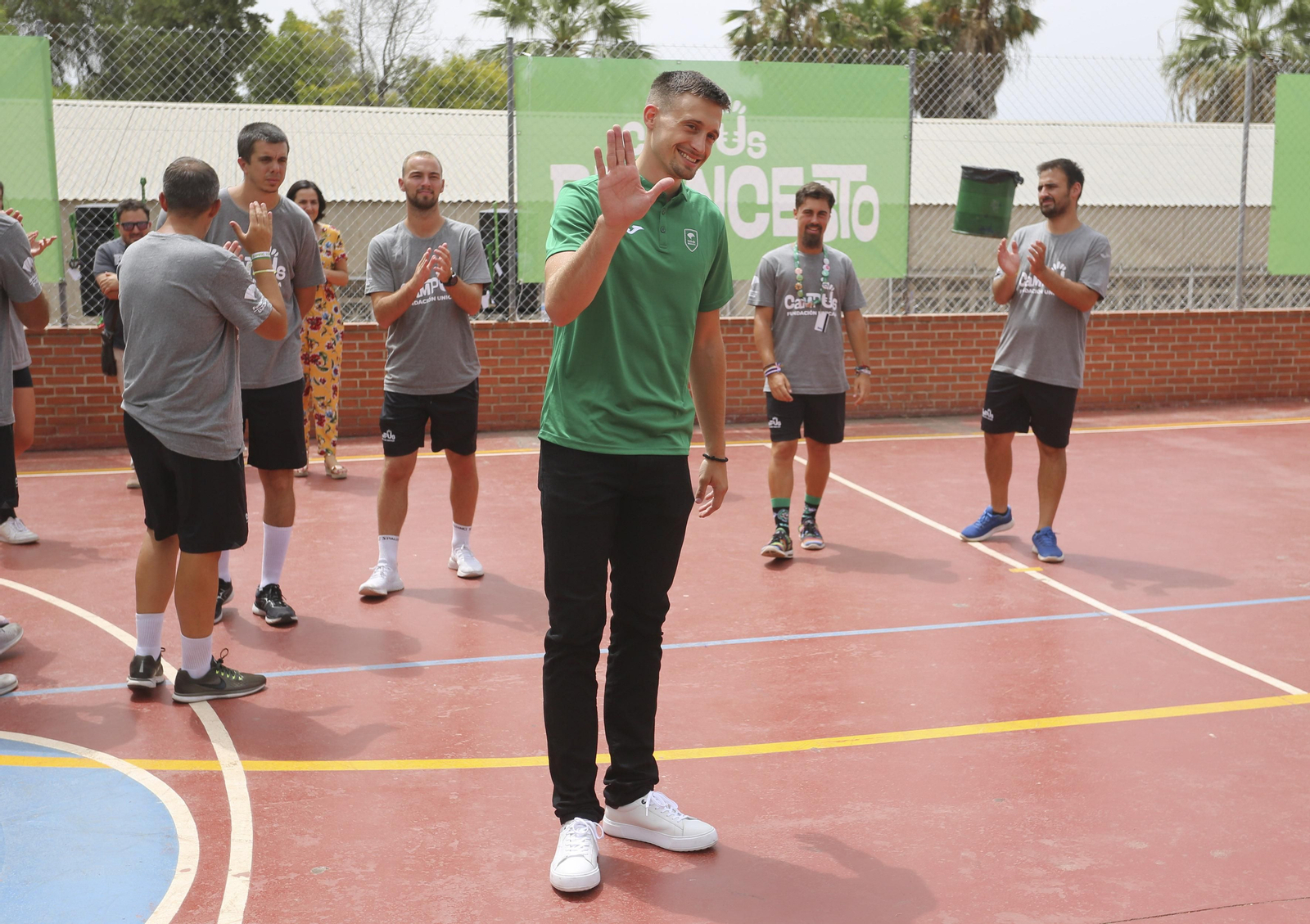 Las fotos de la presentación de Aleksa Avramovic