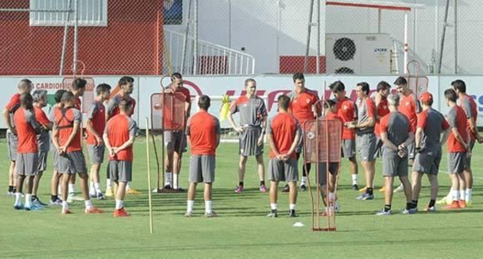 El Sevilla echa a andar con la ausencia de Figueiras