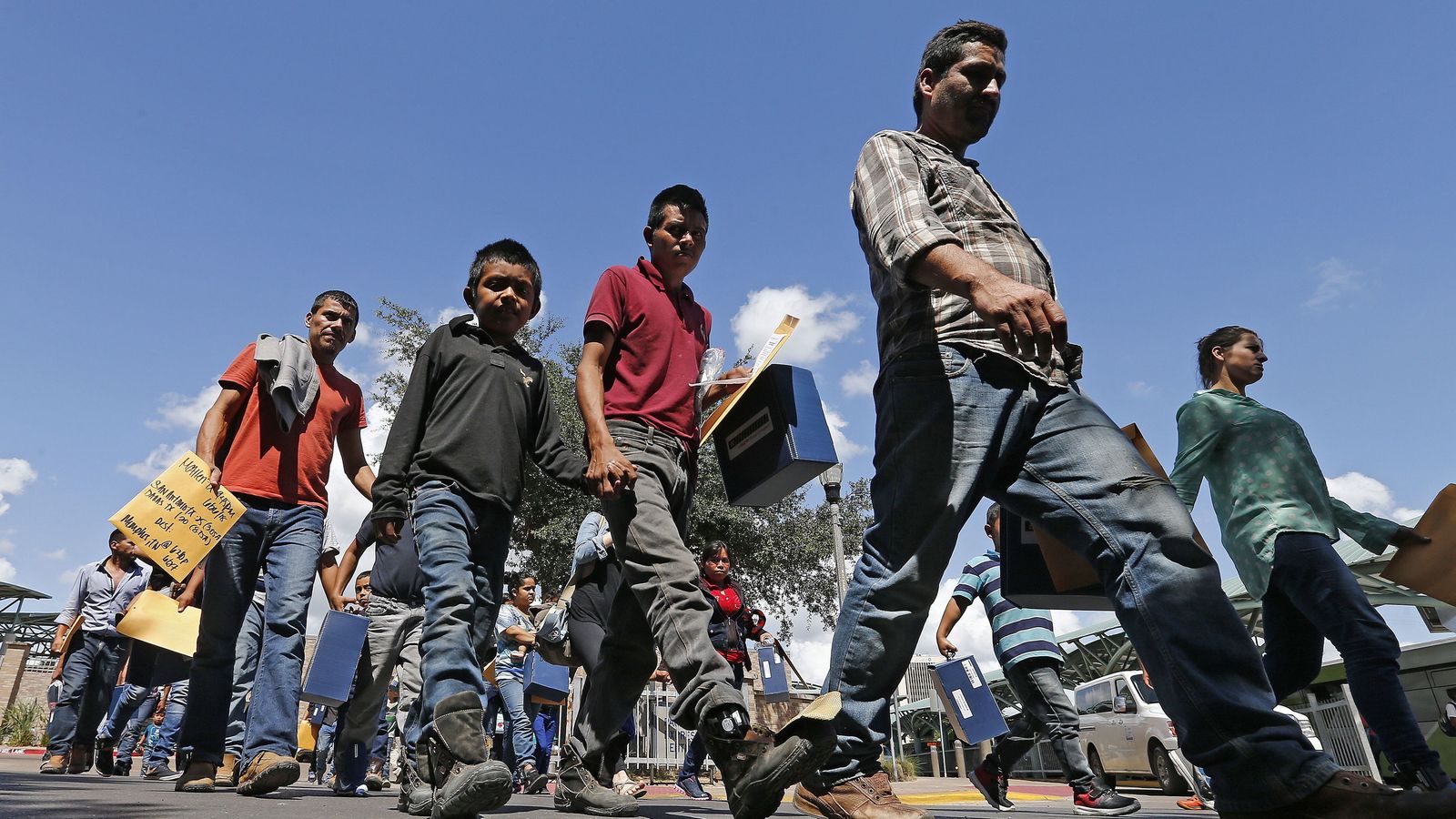 Familias de inmigrantes en la frontera entre EEUU y México