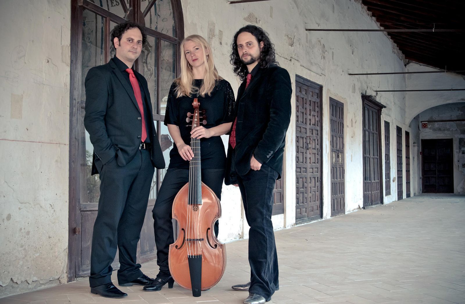 Accademia del Piacere, con Fahmi Alqhai, en formación de trío.