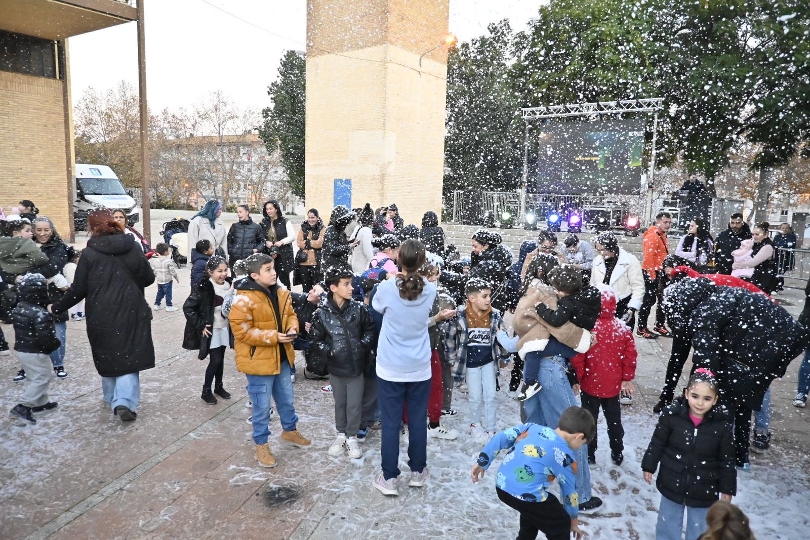 Las mejores fotografías de la nevada en el barrio de La Hispanidad