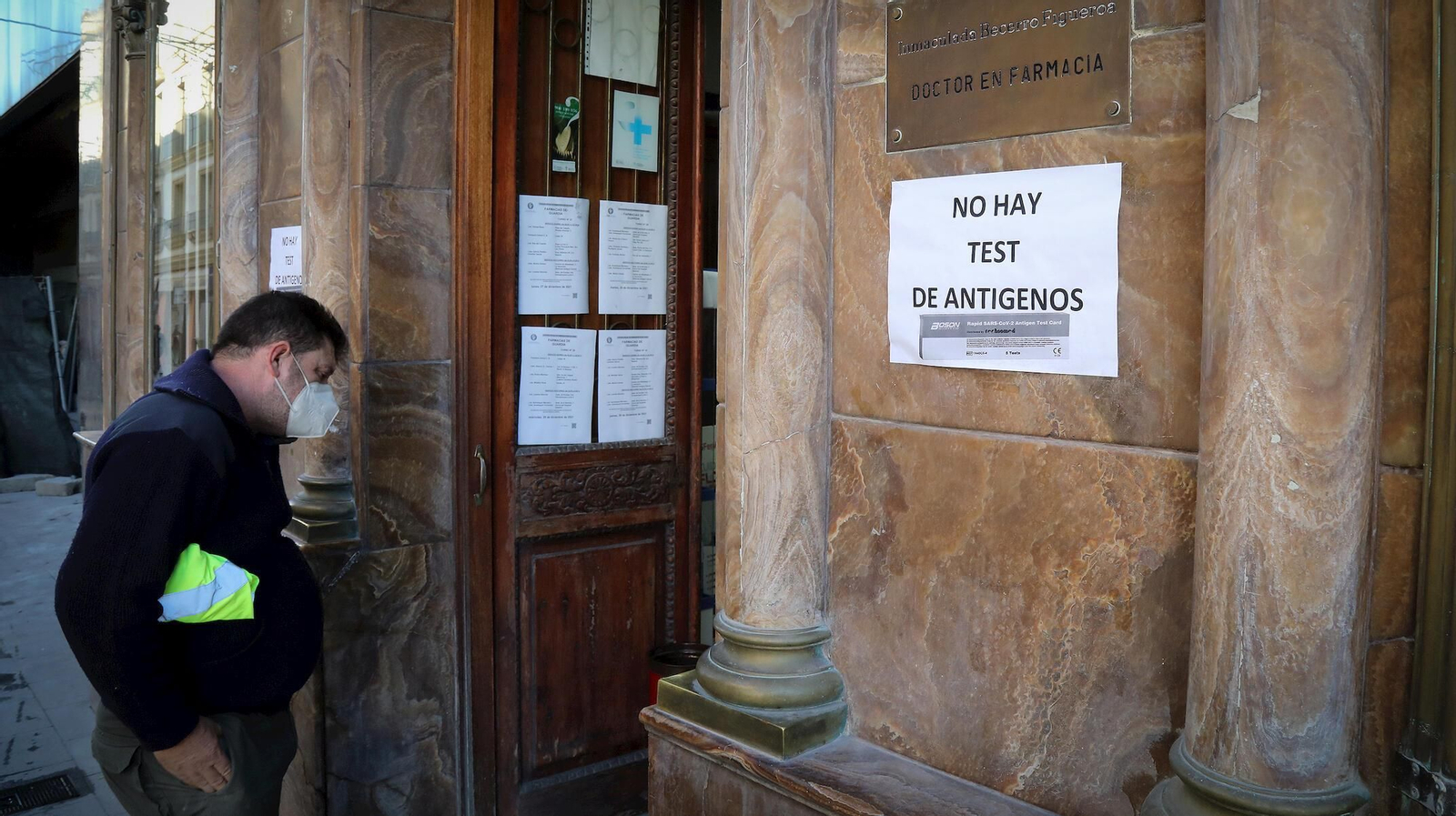 Una farmacia informa de la falta de test de antígenos.