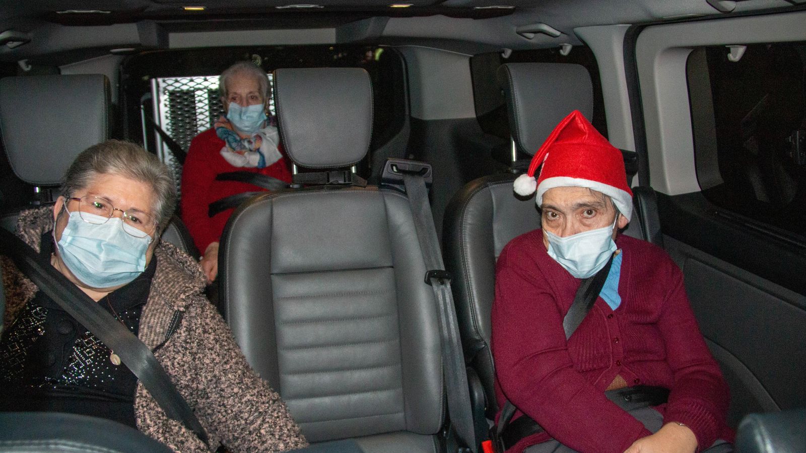 Teresa, Carmen y Antonia durante el paseo