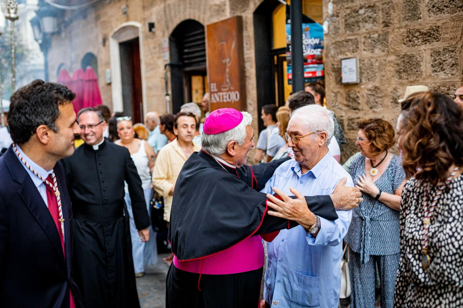 Las imágenes de la procesión de la Virgen del Rosario en Cádiz