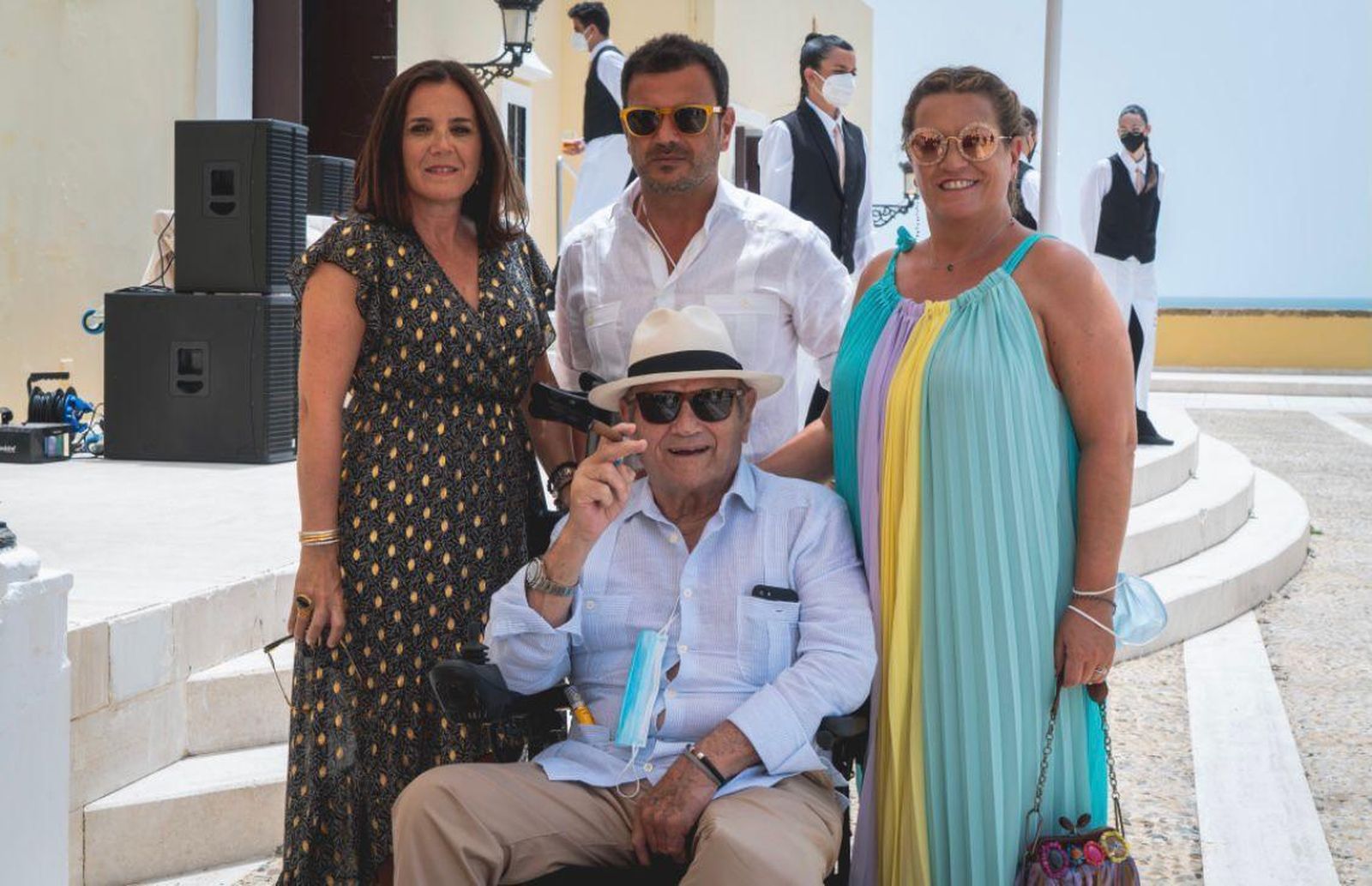 El patriarca de la familia, Nono Copano, con sus hijos Teresa, Lucia y Juan Antonio Copano López.
