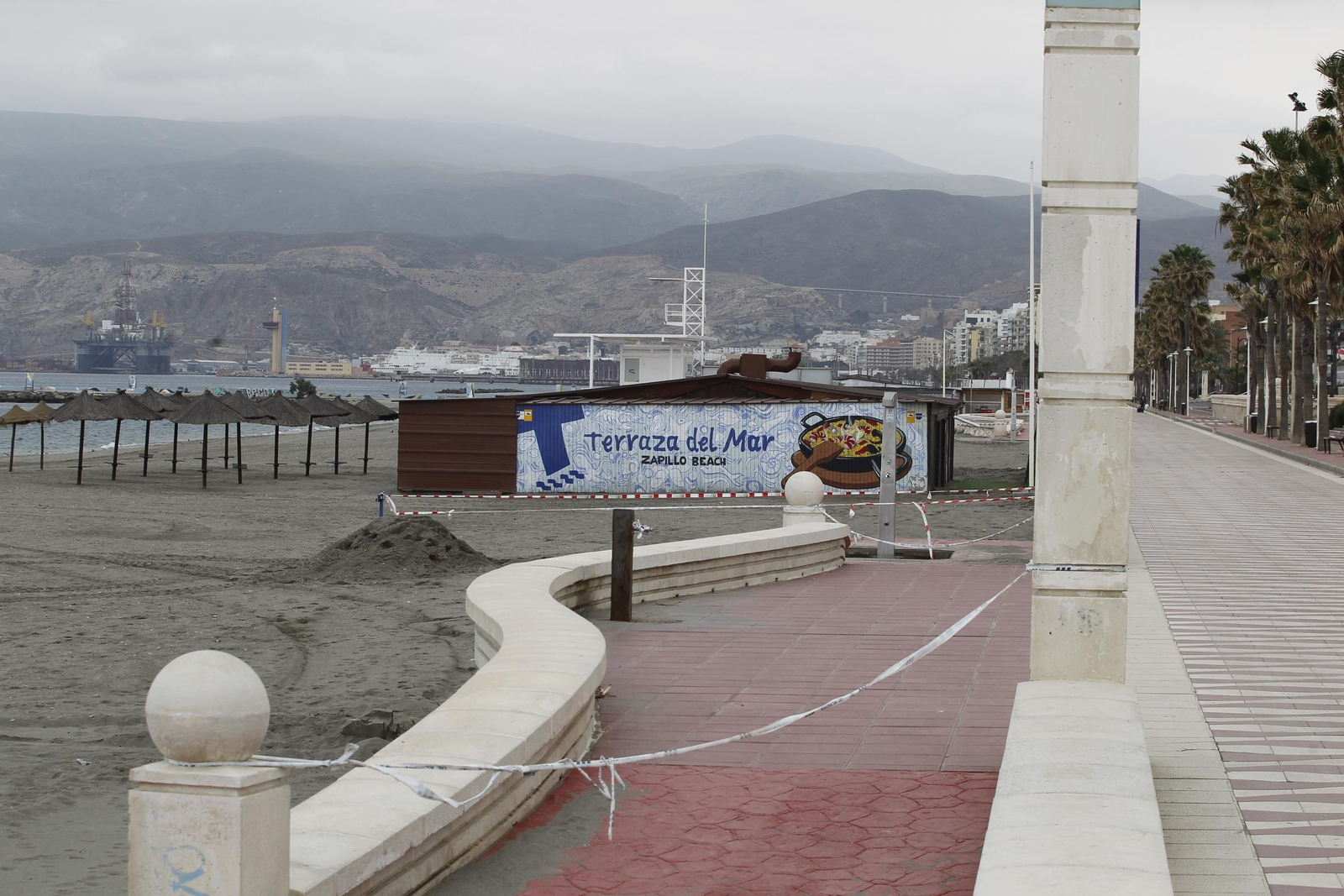 Fotogalería 'Almería, desierta en sábado'. Coronavirus-COVID-19