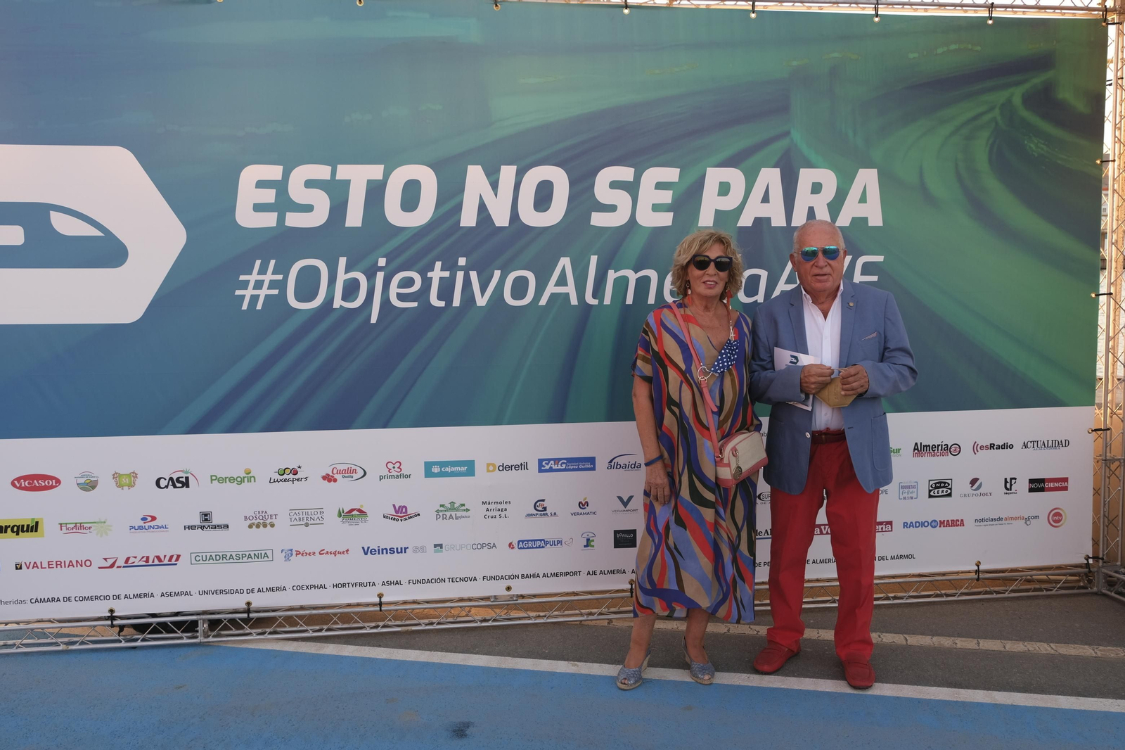 Fotogalería acto reivindicativo por la llegada del AVE a Almería.