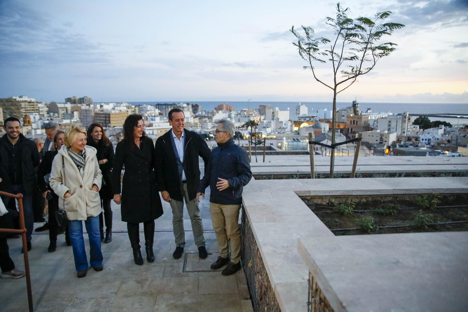 Las mejores imágenes del encendido de luces en el Cerro de San Cristobal de Almería