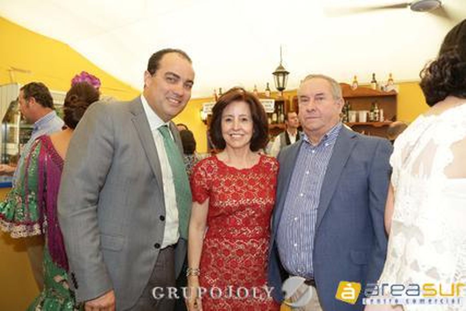 David Fernández junto a Manuel Gutiérrez, el director de Briole y su mujer, María Luisa Montero.

Foto: Vanesa Lobo