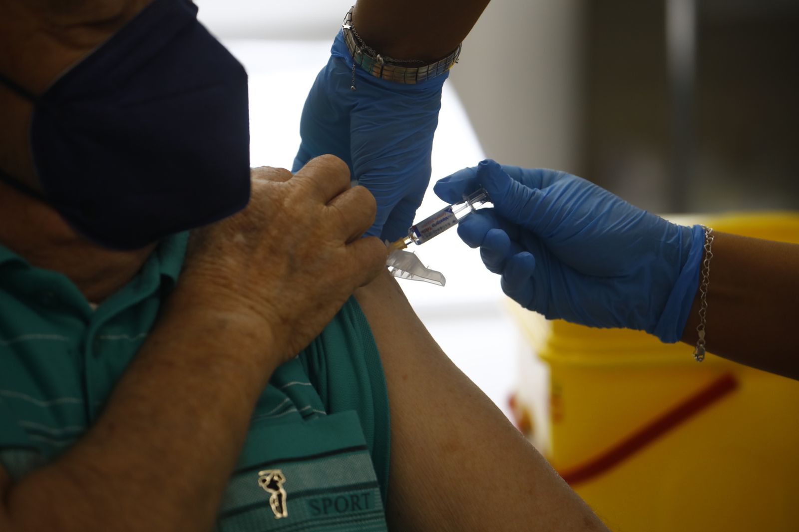 El inicio de la campaña de vacunación de la gripe en Córdoba, en imágenes