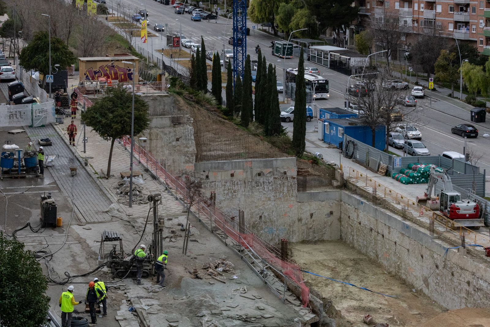 Así continúan las grietas de la calle Unicef en Jaén