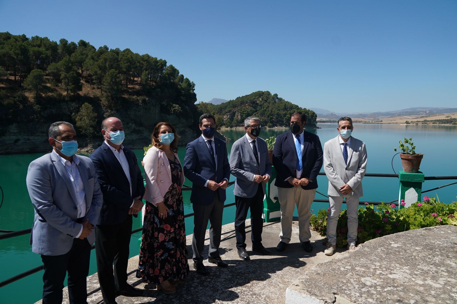 Visita de las autoridades a la prensa Conde del Guadalhorce.