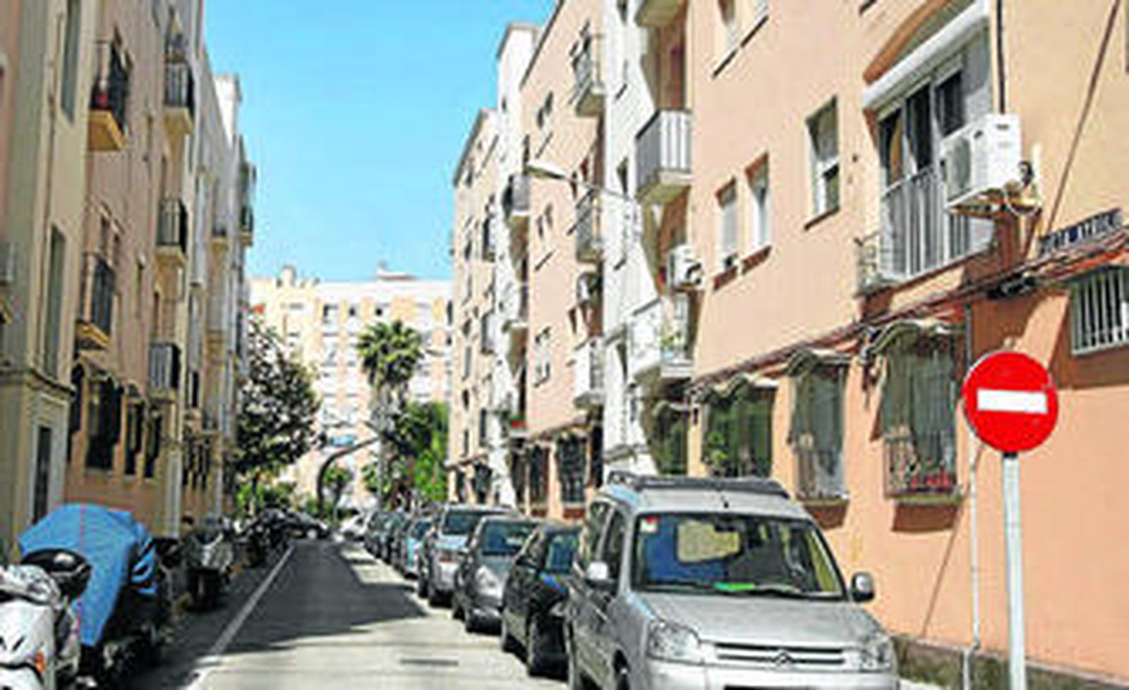 Vista de la calle Poeta Ayrolo, donde se ubicaba el punto de venta de droga desarticulado por la Policía. .
