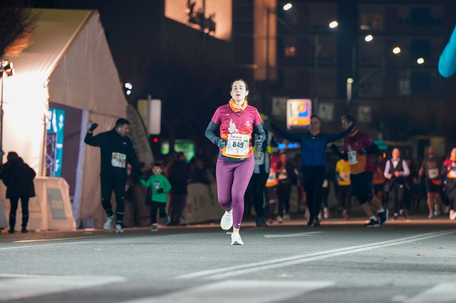 En imágenes: búscate en tu llegada a meta de la Carrera de San Antón 2026 (3)