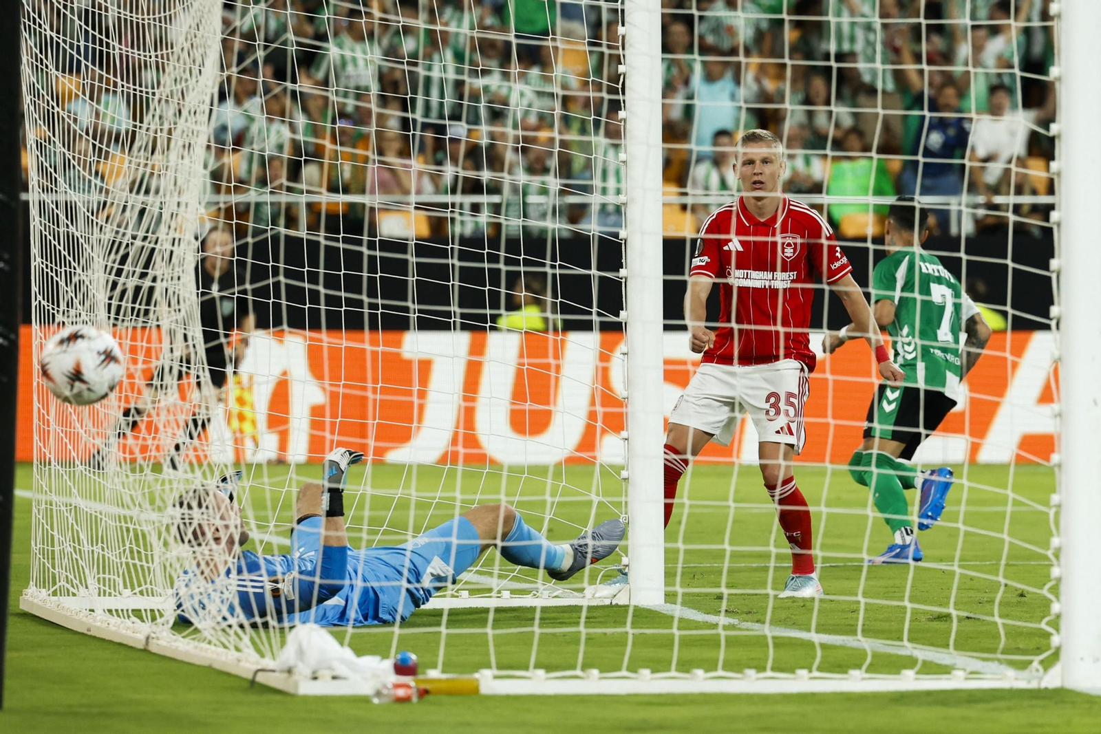 Betis-Nottingham Forest (2).jpg