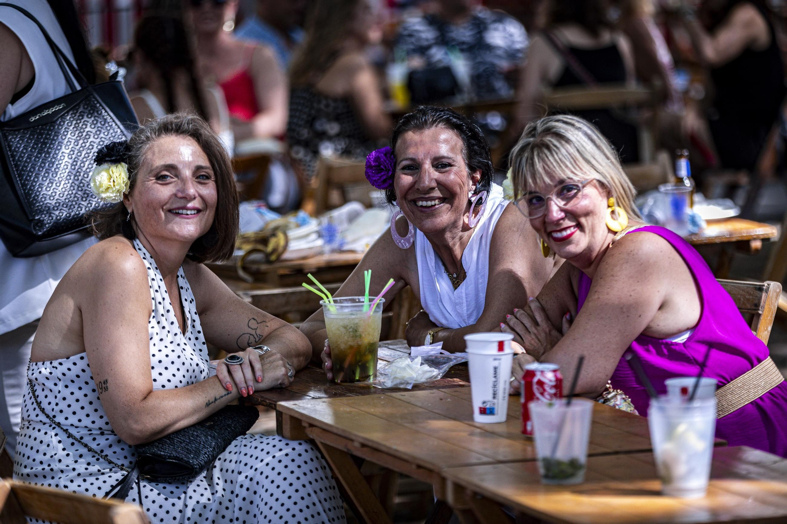 Búscate en las imágenes del Día de la Mujer de la Feria del Carmen y de la Sal de San Fernando