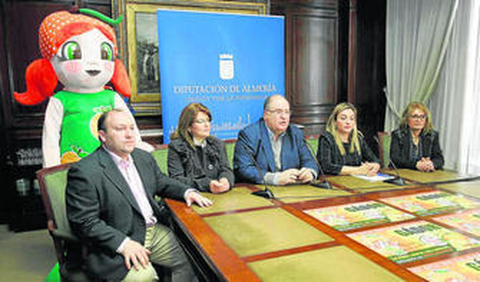 Papaviejos con sabor a naranja y zumo de una fuente en Gádor