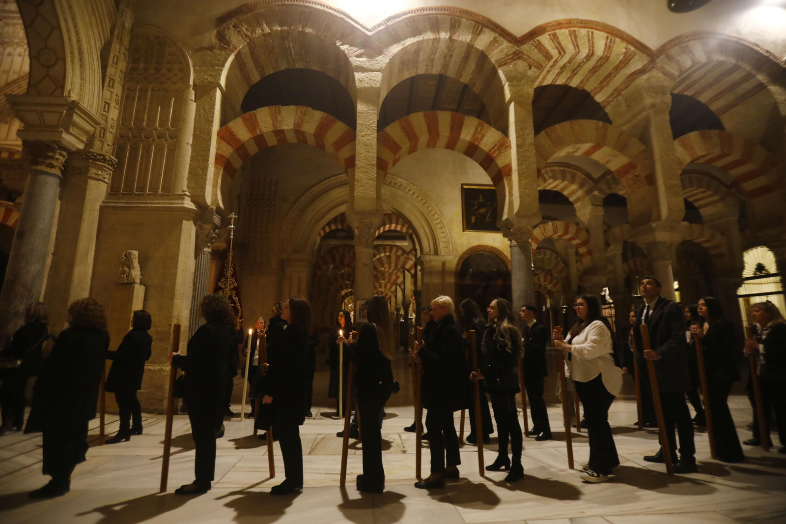 El vía crucis de la Agrupación de Cofradías de Córdoba, en imágenes
