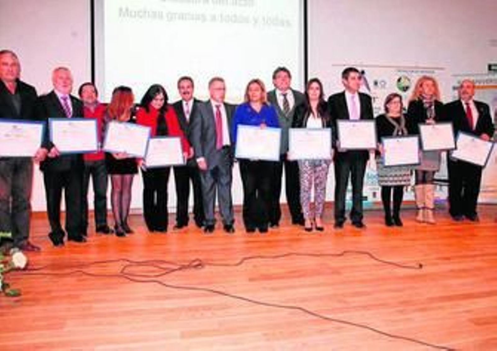 Todos los premiados en la gala por el XXV Aniversario de la asociación El Saliente.