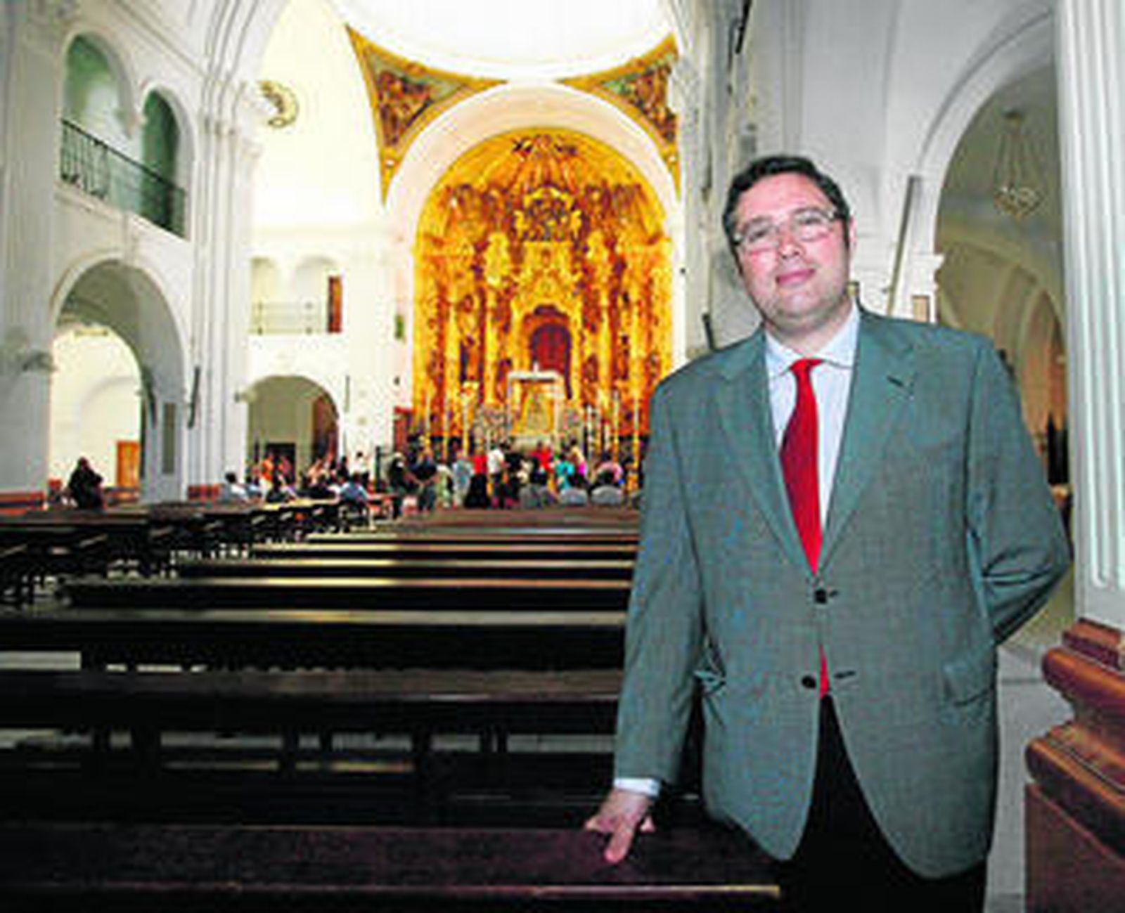 Juan Ignacio Reales, en la ermita de la Virgen del Rocío.