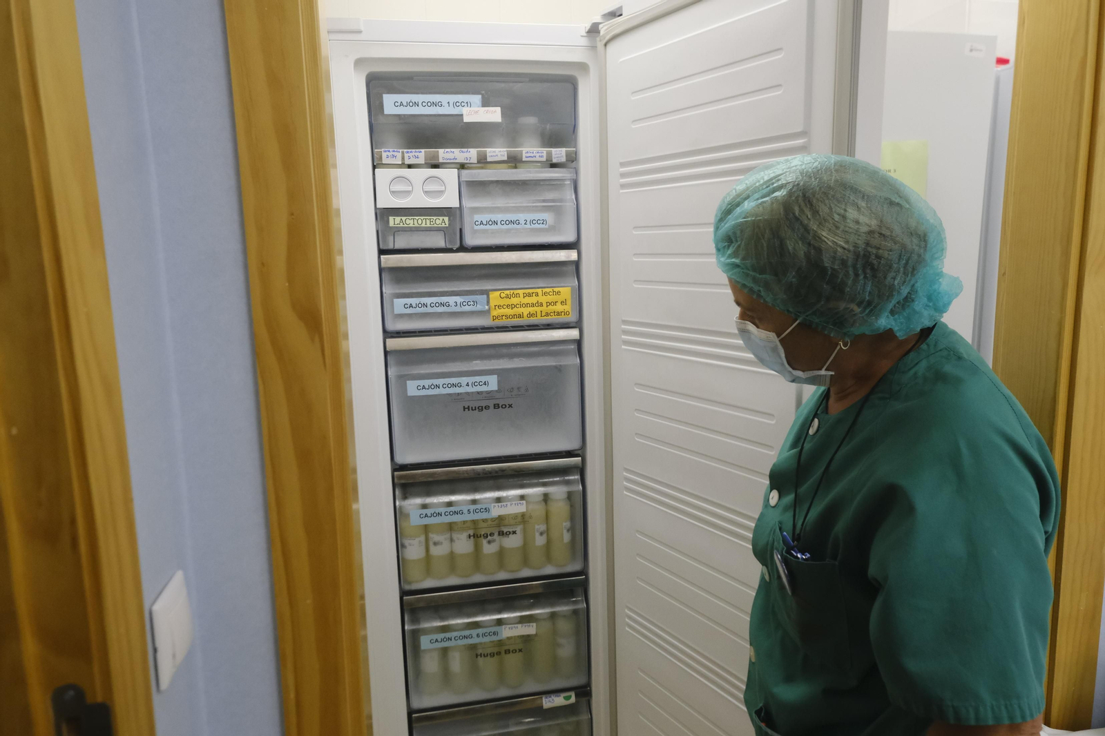El banco de leche materna del Hospital Reina Sofía de Córdoba, en fotografías
