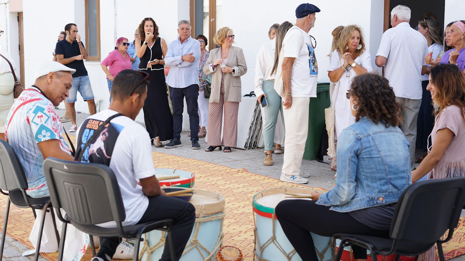 Fotos de la exposición 'Huellas de ida y vuelta' de Márgenes y Vínculos en Tarifa