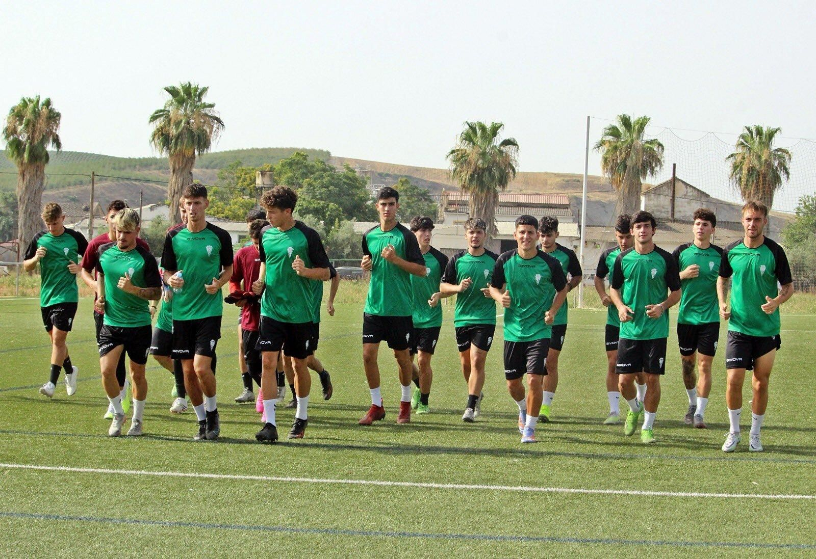 Los jugadores del Córdoba B se ejercitan en la Ciudad Deportiva.