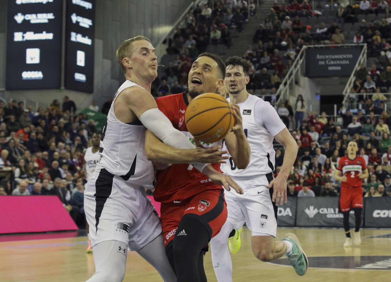 Las mejores imágenes del Covirán Granada-UCAM Murcia