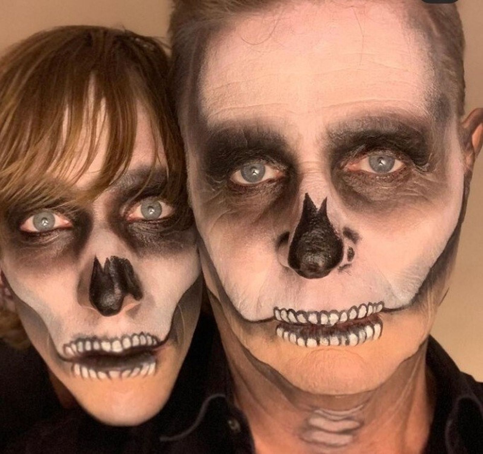 Jorge Cadaval y su marido, Ken Appledorn, dos espíritu cadavéricos muy bien maquillados