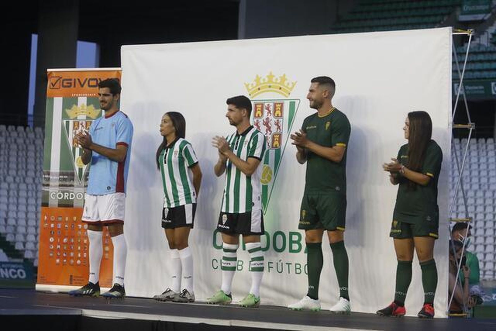 Las nuevas equipaciones del Córdoba CF y su guiño a la ciudad