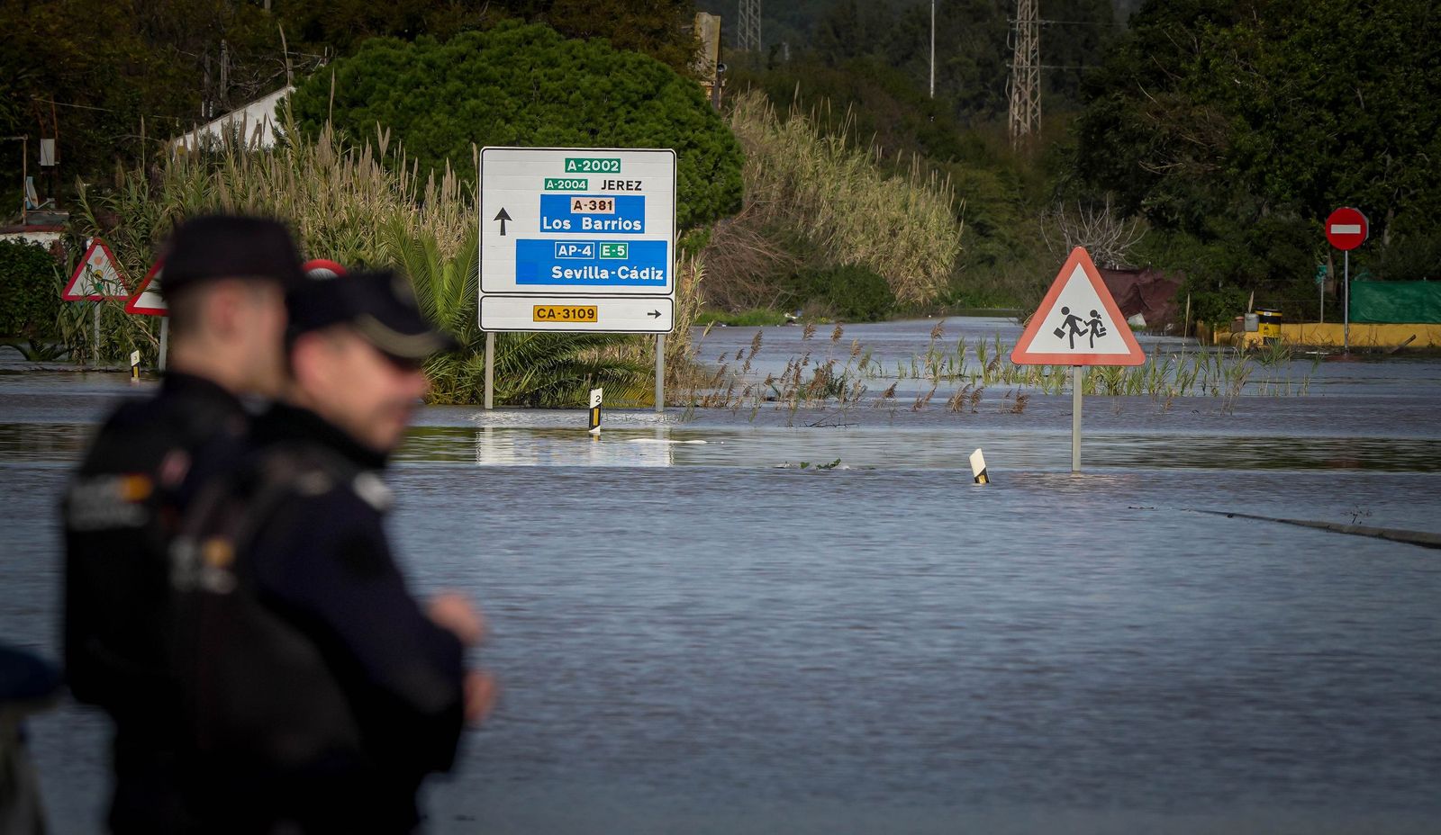 Intensa jornada en las zonas inundadas de Jerez, en imágenes