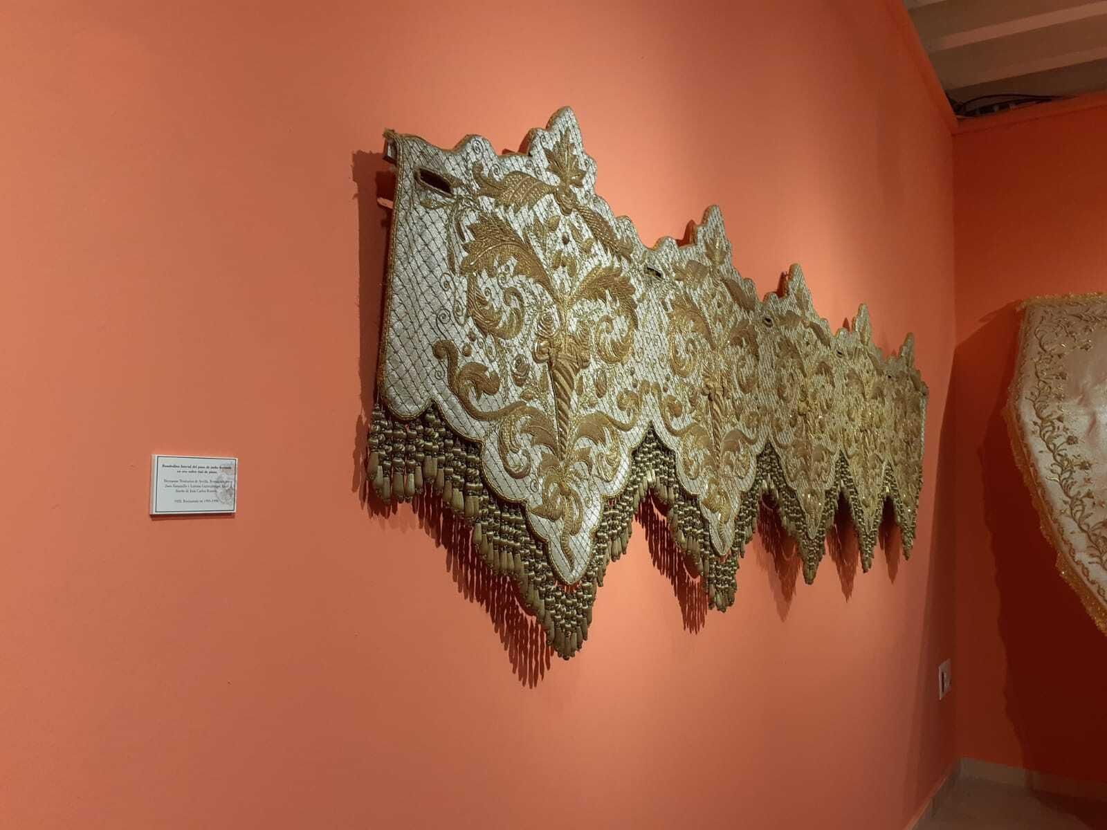 Así es la exposición de bordados de la Cofradía del Carmen